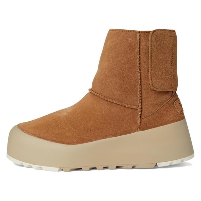 Bottes UGG Classic Streetscape Logo Discret Raffiné Détail